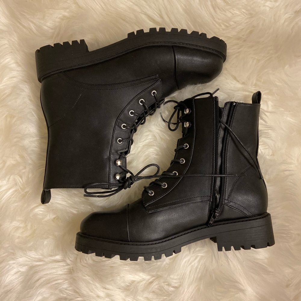 BLACK COMBAT BOOTS🖤